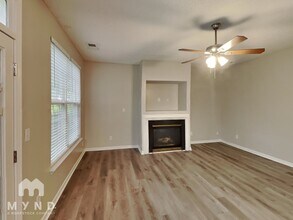 6053 Shining Oak Ln in Charlotte, NC - Building Photo - Building Photo