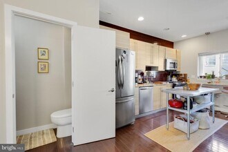 221 W Girard Ave in Philadelphia, PA - Building Photo - Building Photo