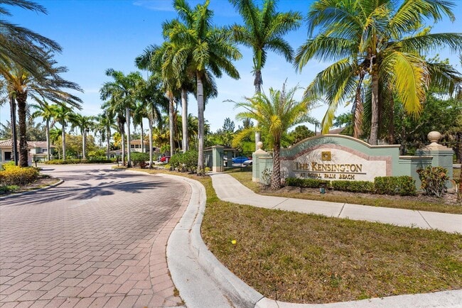 310 Crestwood Cir in Royal Palm Beach, FL - Building Photo - Building Photo