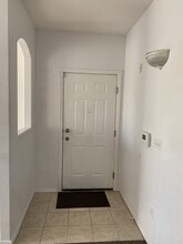 4200 E Commerce Way, Unit 2323 in Sacramento, CA - Building Photo - Building Photo