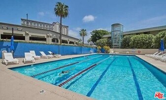 4316 Marina City Dr in Marina Del Rey, CA - Building Photo