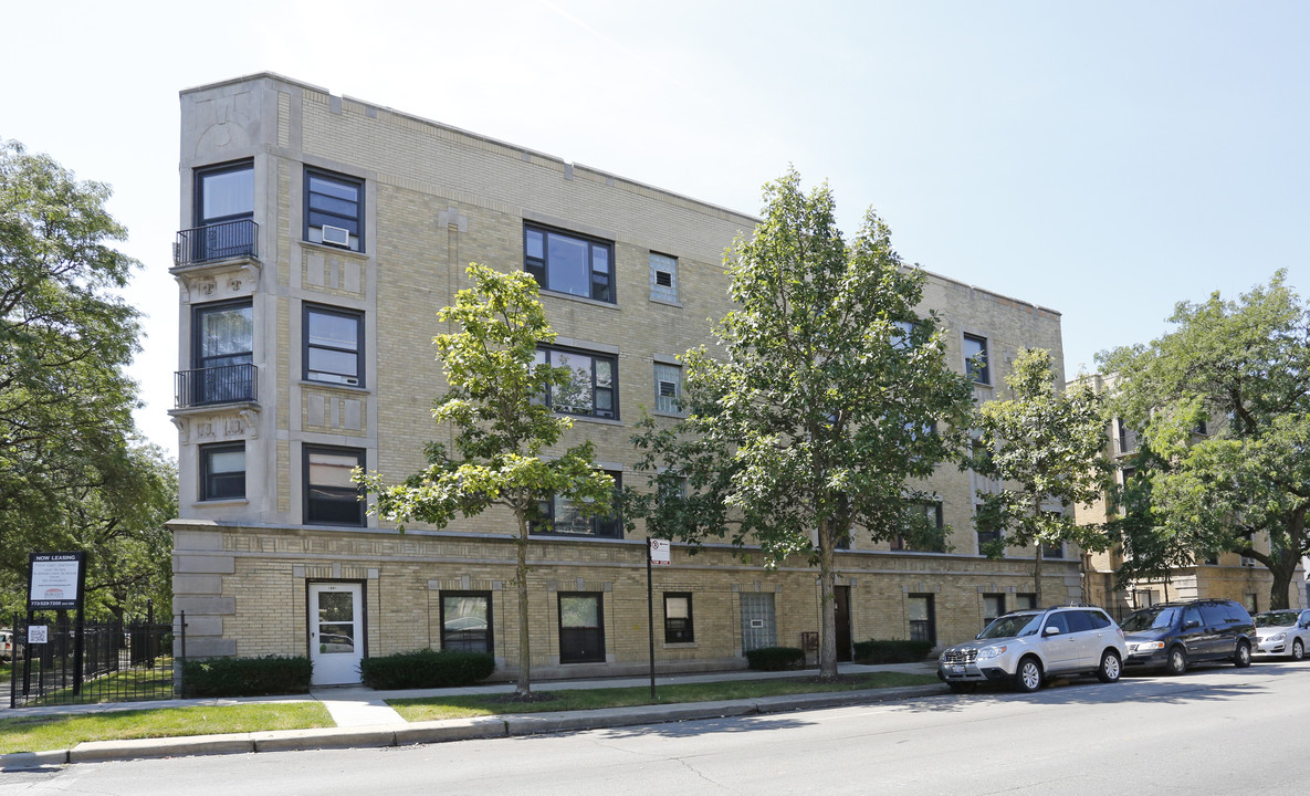 Wilson Court - 1901 W Wilson Ave in Chicago, IL - Building Photo