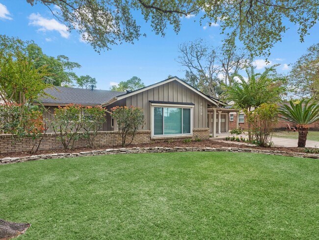 9829 Cedardale Dr in Houston, TX - Building Photo - Building Photo