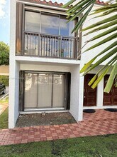 1990 Brickell Ave in Miami, FL - Building Photo - Building Photo