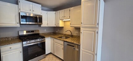 241 Main St in Salem, NH - Building Photo - Building Photo