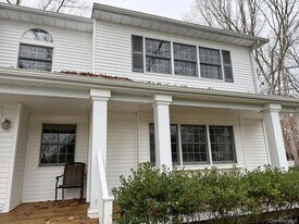 86 Krispin Ln in East Setauket, NY - Building Photo