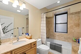 5219 N Winthrop Ave, Unit 2N in Chicago, IL - Building Photo - Building Photo