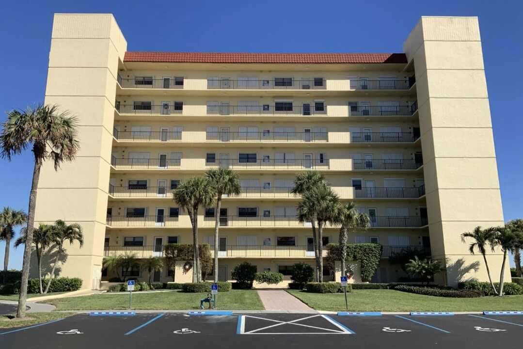 7420 S Ocean Dr in Jensen Beach, FL - Building Photo