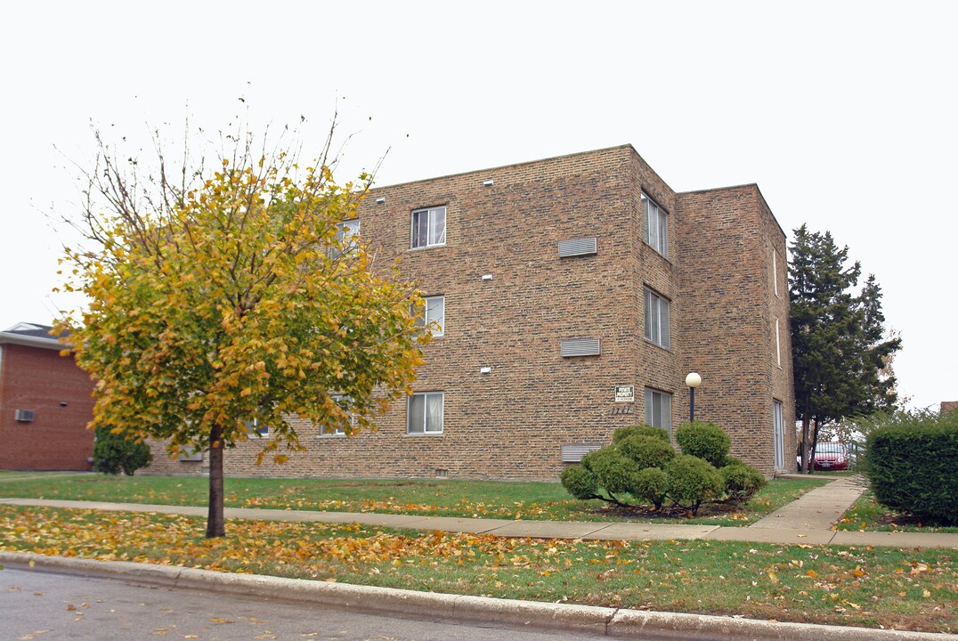 7741 S Oconto Ave in Bridgeview, IL - Building Photo
