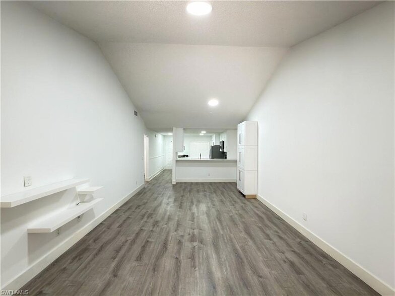 3451 County Barn Rd in Naples, FL - Building Photo