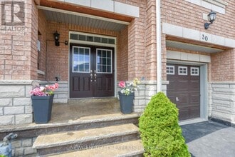 30 Lorenzo Cir in Brampton, ON - Building Photo - Building Photo