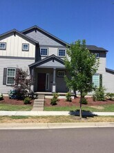3395 SE Meadowview Way in Hillsboro, OR - Building Photo - Building Photo