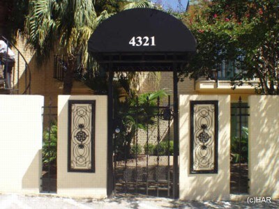 Saffron at Southampton in Houston, TX - Building Photo