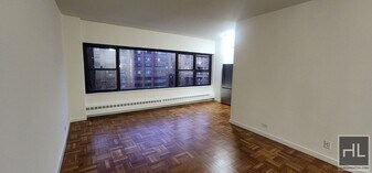 412 E 55th St in New York, NY - Building Photo