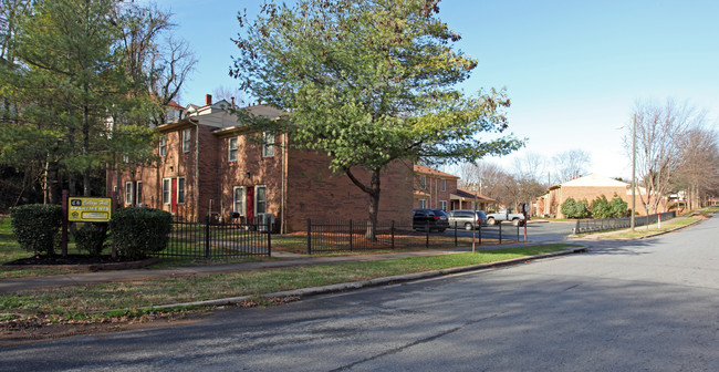 College Hill Apartments in Lynchburg, VA - Building Photo - Building Photo