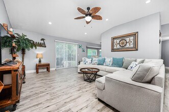 7113 Manatee St in Navarre, FL - Building Photo - Building Photo