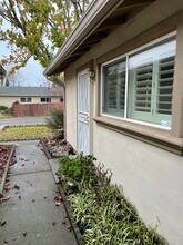 4237 Strathmore Way in North Highlands, CA - Foto de edificio - Building Photo