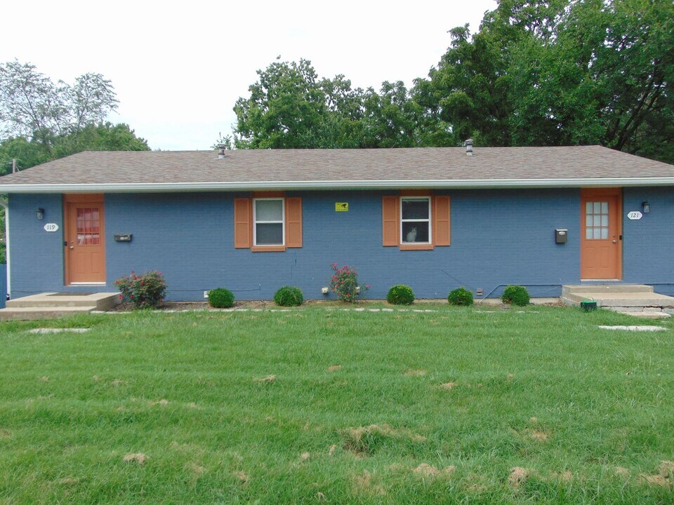 121 Redwood Rd in Columbia, MO - Building Photo