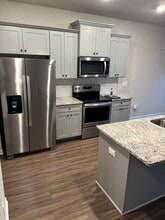 7107 Chara Ln SW in Atlanta, GA - Foto de edificio - Building Photo