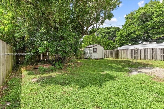 2118 Cleveland St in Hollywood, FL - Foto de edificio - Building Photo