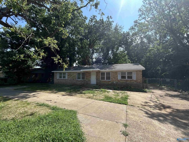 property at 3304 Pulaski Pike NW