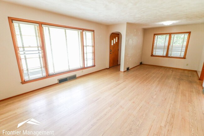 1026 Ratone St in Manhattan, KS - Building Photo - Building Photo