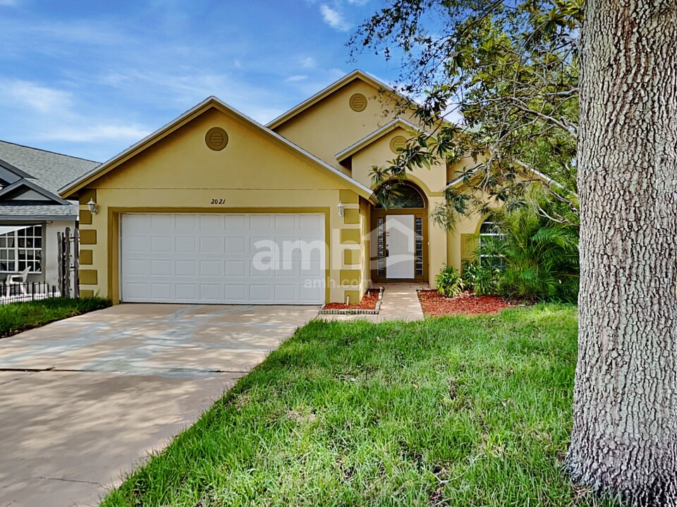 2021 Fish Eagle St in Clermont, FL - Foto de edificio