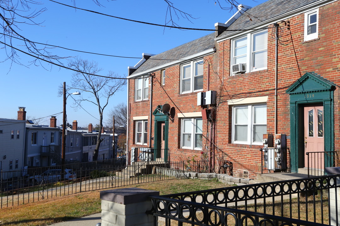 1310 Downing Pl NE in Washington, DC - Building Photo