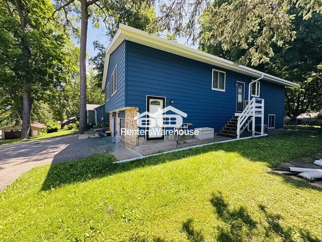 5043 Shoreline Dr in Mound, MN - Building Photo - Building Photo