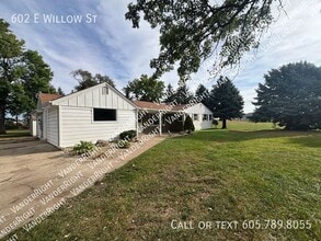 602 E Willow St in Harrisburg, SD - Building Photo - Building Photo