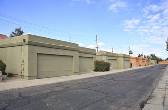 River Run Townhomes in Tempe, AZ - Building Photo - Building Photo
