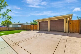 1958 Woodside Rd in Redwood City, CA - Building Photo - Building Photo