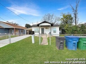 723 Paso Hondo St in San Antonio, TX - Building Photo