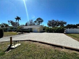 204 59th St NW in Bradenton, FL - Building Photo