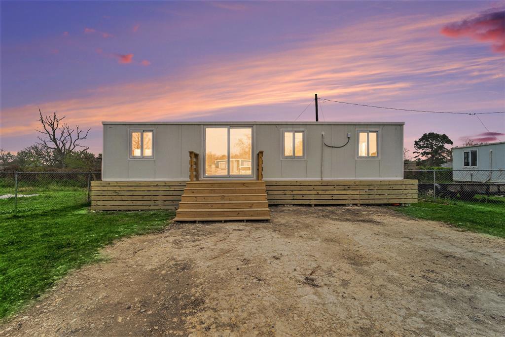 2466 Avenue D in Dickinson, TX - Building Photo