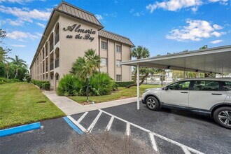 6470 Hollywood Blvd in Sarasota, FL - Building Photo - Building Photo