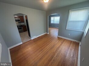316 Van Sant Dr in Palmyra, NJ - Building Photo - Building Photo