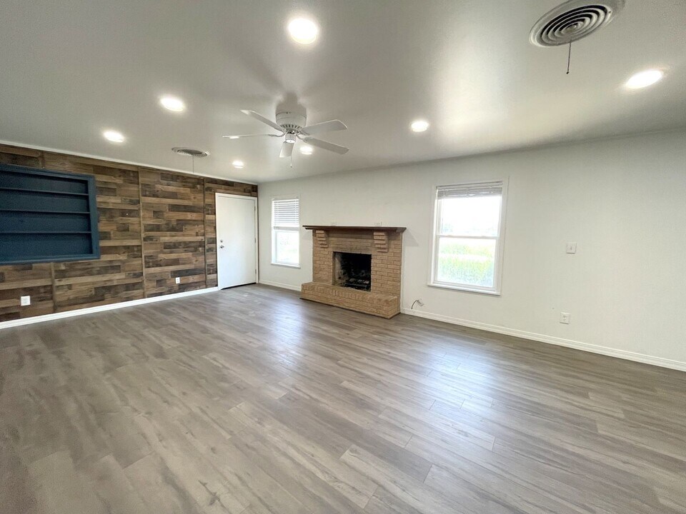 3007 W McCormick Rd in Amarillo, TX - Building Photo