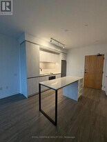 2495 Eglinton Ave W in Mississauga, ON - Building Photo