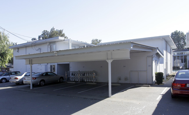 University Commons Apartments in Davis, CA - Building Photo - Building Photo