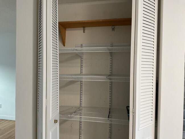 16 Lawton Rd in Manchester, CT - Building Photo - Building Photo