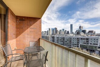 1305 Speer Blvd in Denver, CO - Building Photo - Building Photo