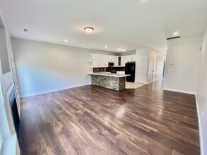1328 Stone Manor Dr in Raleigh, NC - Foto de edificio - Building Photo