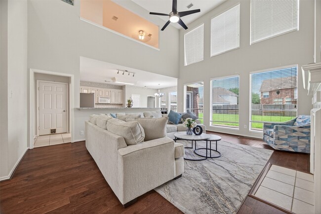 5911 Indian Hills Ln in Sugar Land, TX - Building Photo - Building Photo