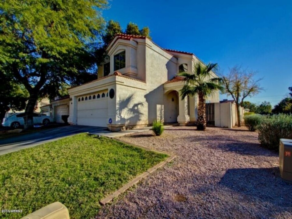 250 Juniper Ave in Gilbert, AZ - Building Photo