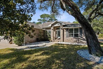 5810 Red Cedar St in Pensacola, FL - Building Photo - Building Photo