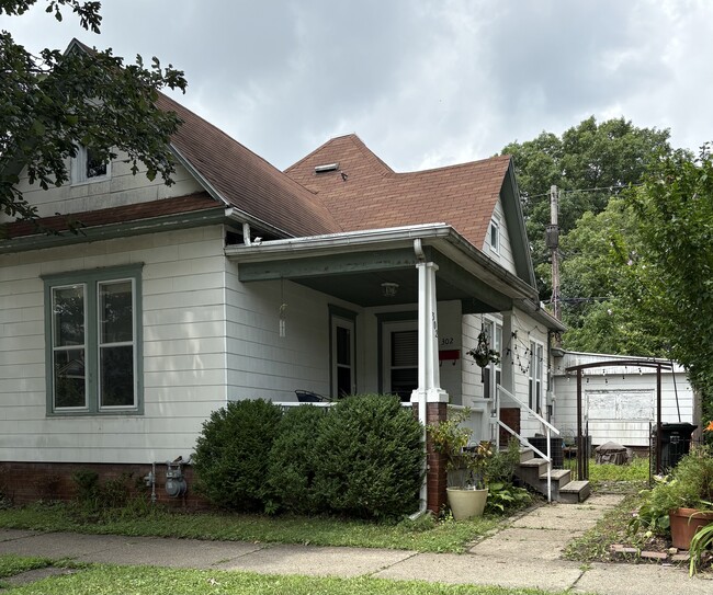 property at 302 W Illinois St