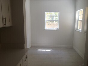 407 S Lakeside Dr-Unit -B in Lake Worth, FL - Building Photo - Building Photo