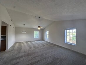 4 Rose Garden Ln in Fishersville, VA - Building Photo - Building Photo