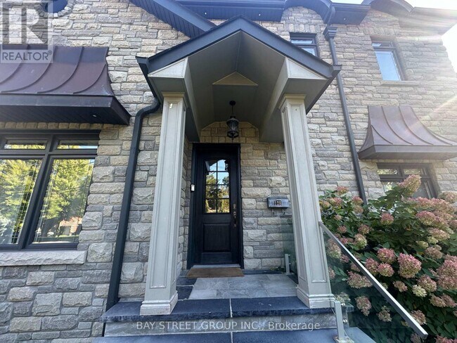 128 Thompson Ave in Toronto, ON - Building Photo - Building Photo